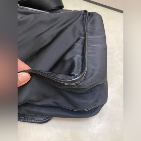 ❌❌SOLD❌❌🎀PRADA messenger bag🎀 - Picture 5 of 14